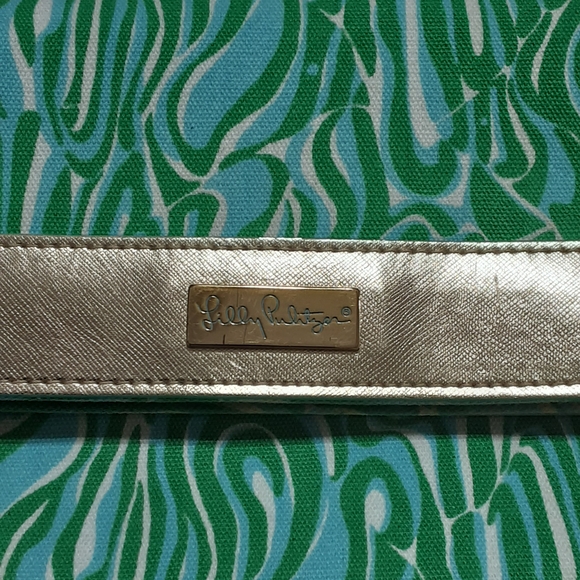 Lilly Pulitzer Finders Keepers "Hot To Trot" Crossbody Fold-Over Clutch Purse. - Picture 3 of 16